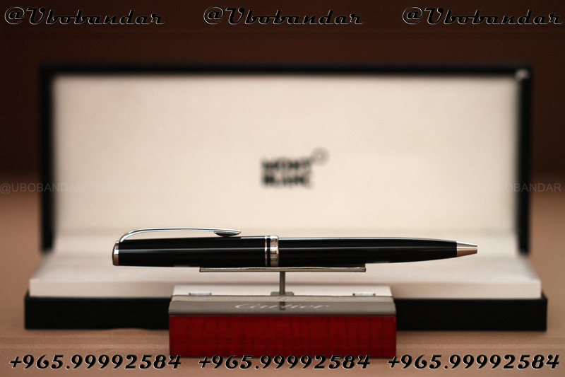 MontblancblackPen4.jpg
